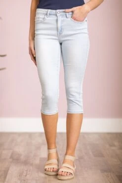 Judy Blue Light Wash Skinny Capris